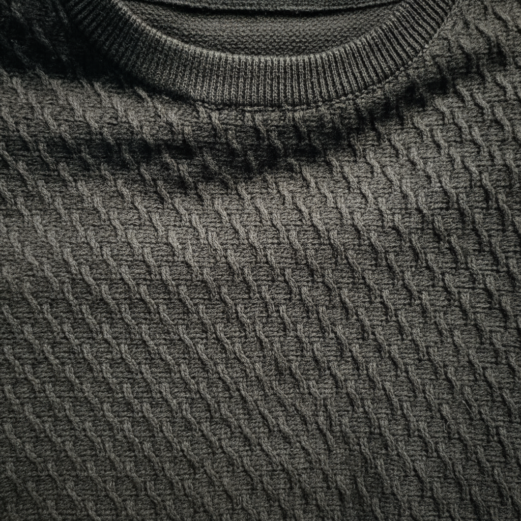Black Round Neck - Knitted